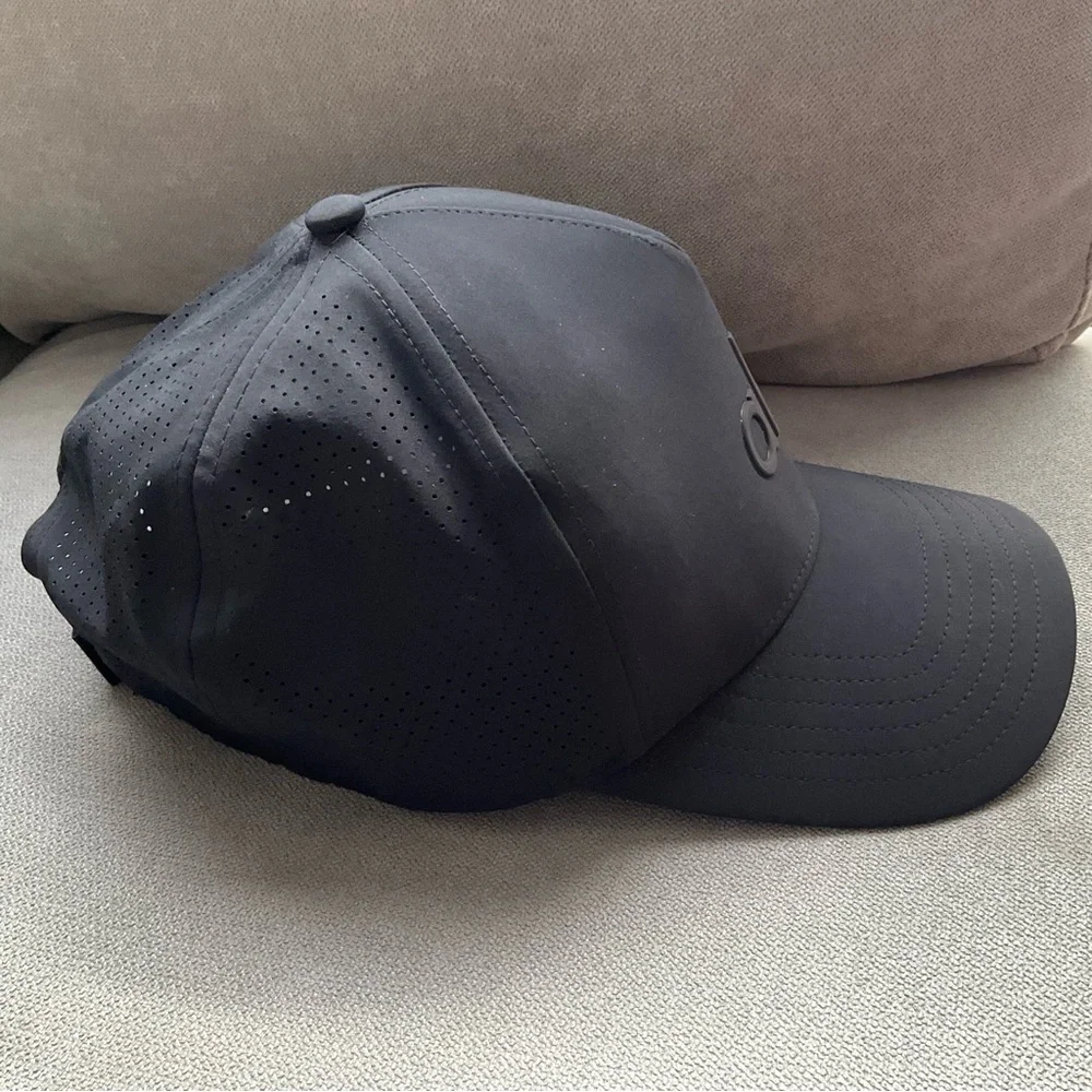 Alo Yoga Performance District Trucker Hat Black